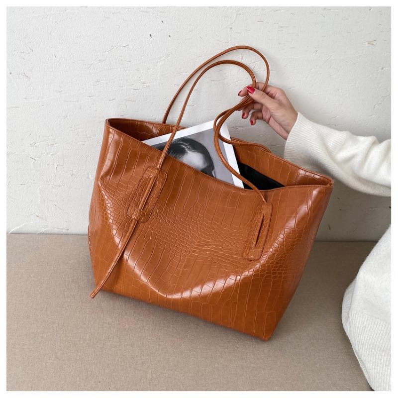 Women's bag autumn and winter new black simple versatile crocodile pattern large bag fashion casual portable shoulder women's bag