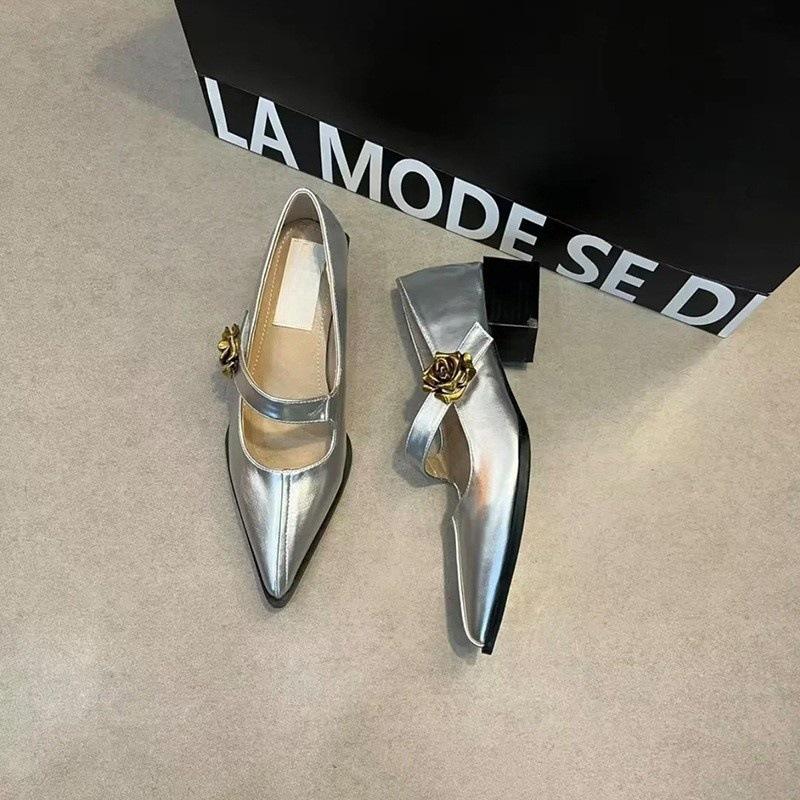 Spring and summer 2025 new simple light luxury retro Hong Kong style versatile shallow mouth square heel pointed Mary Jane women's single shoes