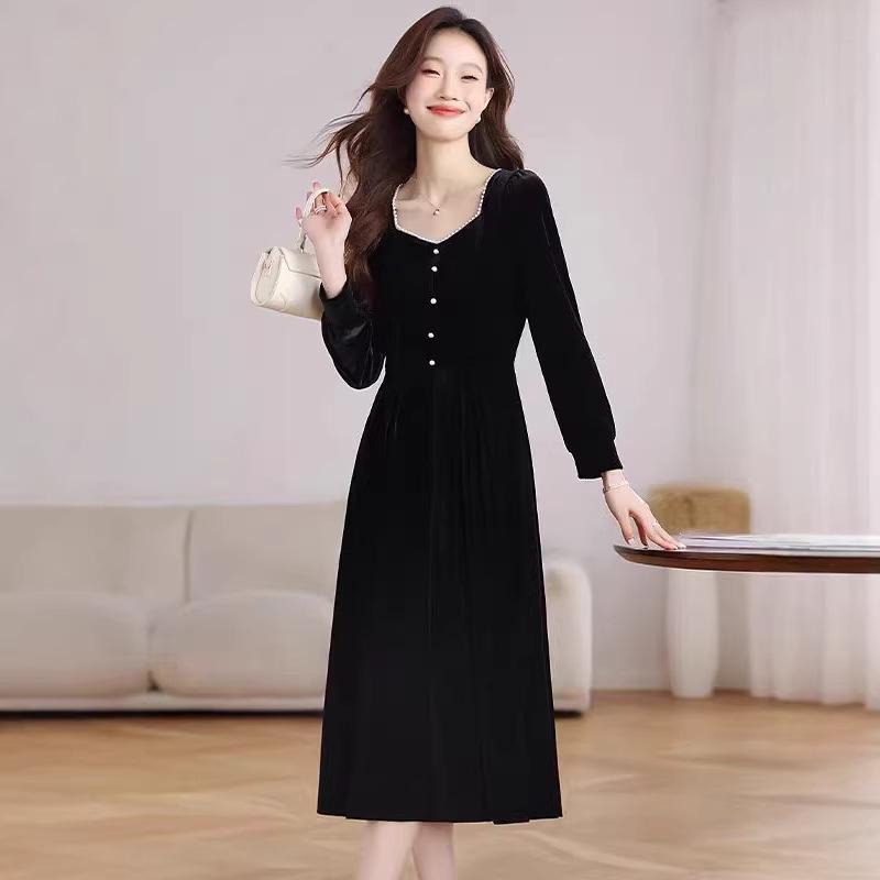 French Elegance Hepburn-Style Velvet Dress 2025: Autumn/Winter Waist-Cinching Slim Fit
