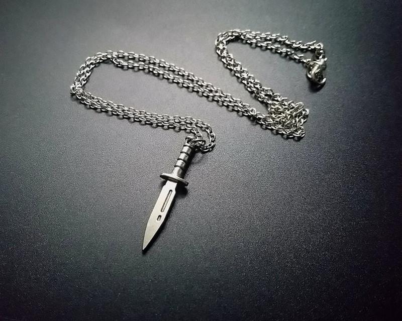 Gothic Punk Sliver Color Short Sword Pendant Necklace for Women Men Personality Fashion Jewelry Hallowmas Accessories Gifts