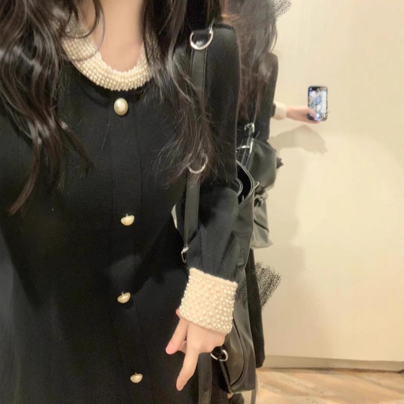 Early autumn new autumn clothes rich daughter high-end sense of wear temperament black knitted dress