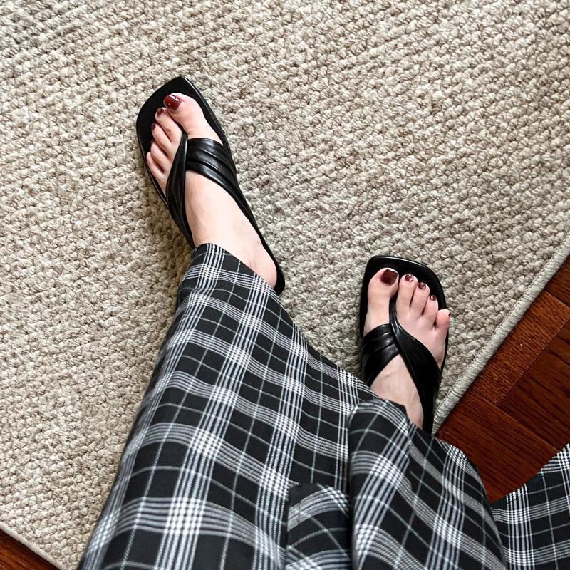 Fashion Minimalist Wind Flip Toe Flat Bottom Drag Women Xia Xin Outside Wear Square Head Pleated Soft Bottom Non-Slip Flip-Flops