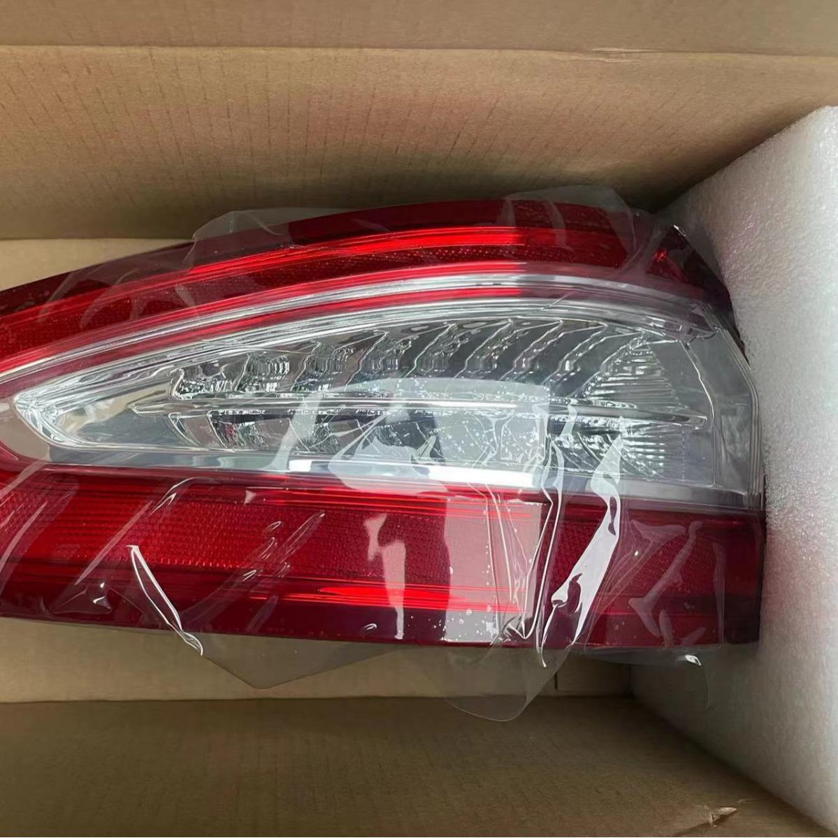 

Совместимый задний фонарь в сборе для Ford Mondeo 2013-2016 годов выпуска: Задний, Фонарь заднего хода и Стоп-сигнал. Original Curved Light, Co-driver s Right Side