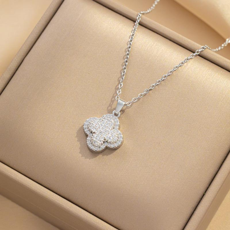 Luxurious Zirconia Four-Leaf Clover Necklace: Elegant High-End Fashion Pendant for Women