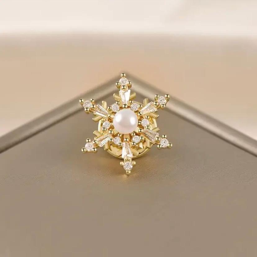 

Брошь High End с инкрустацией бриллиантами, женская, высокого класса, цветок на груди, многофункциональные аксессуары для одежды One Size золотой