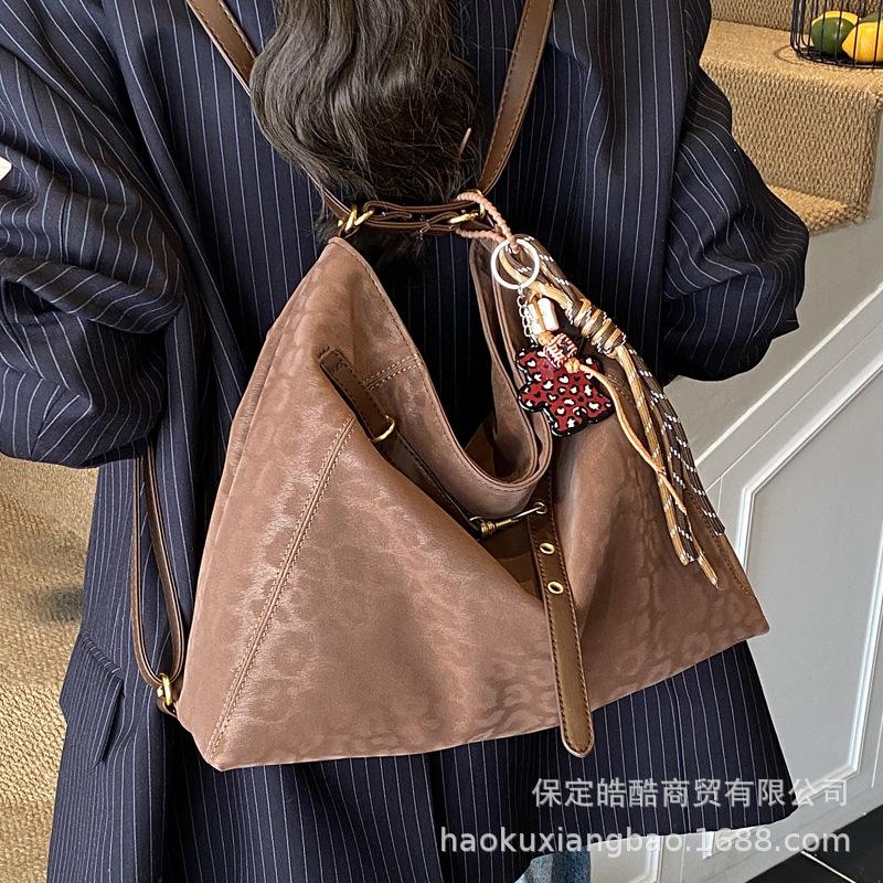 Large-capacity Commuter Bucket Bag Female Niche Design 2025 New Shoulder Messenger Bag Multi-functional Korean Version Backpack