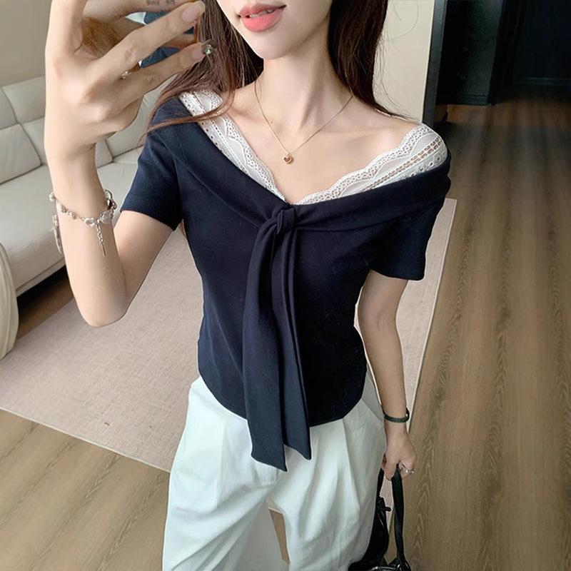 Fake Two-piece Lace Splicing V-neck Front Shoulder Short-sleeved T-shirt Women's Summer New Slim-fitting and Thin Chic Korean Top