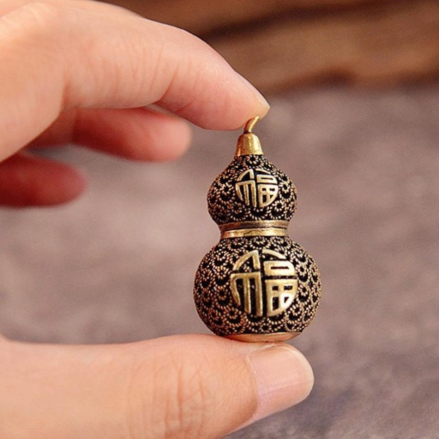 Hollow Brass Gourd Keychain Antique Feng Shui Car Charm Lucky Blessing Pendant for Bag Decor Fortune Desk Ornament Gift