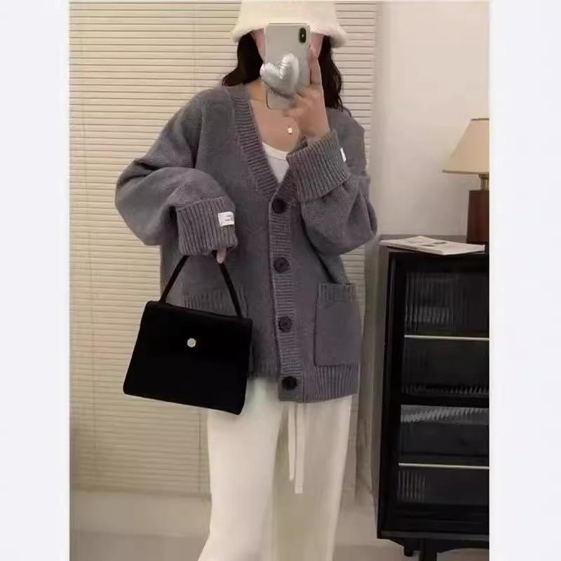 Autumn and winter new women's loose and simple knitted cardigan, fattened and enlarged soft waxy sweater jacket thickened