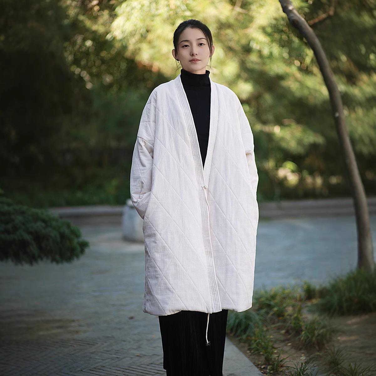 

Новое длинное хлопковое пальто на пуговицах-лягушках в китайском стиле One Size грязно-белый