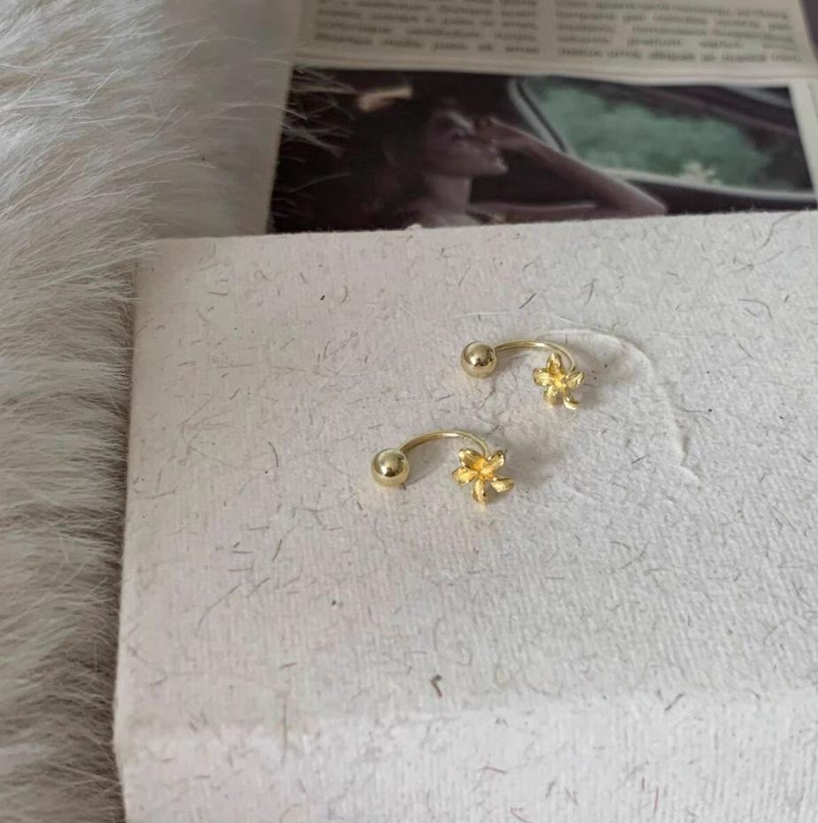 Women s Gold Small Flower Earrings Dainty Trendy Earrings for Girls