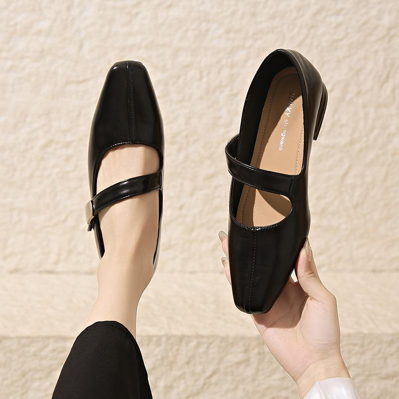 2026 New Leather Mary Janes  French Vintage Pointed Toe Pumps Chunky Heel Single Strap Shoes Buckle Decor