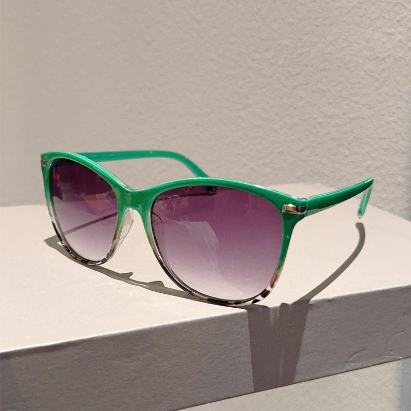 Oversized Round Sunglasses for Women New In Multicolor Rim Gradient Dark Glasses Fashion Vintage Travelling Shades