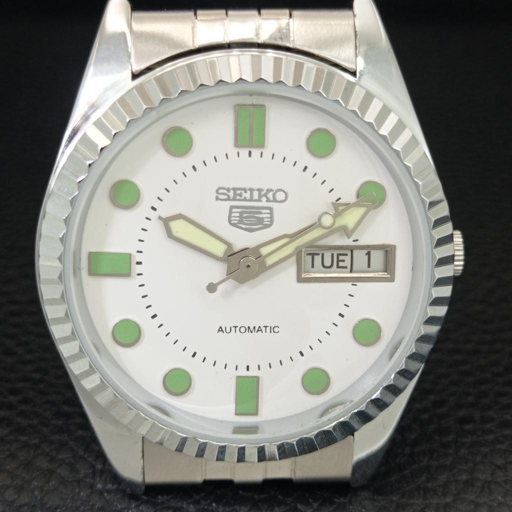 VINTAGE SEIKO 5 AUTOMATIC REFURBISHED JAPAN MENS WHITE DIAL WATCH A444277-1