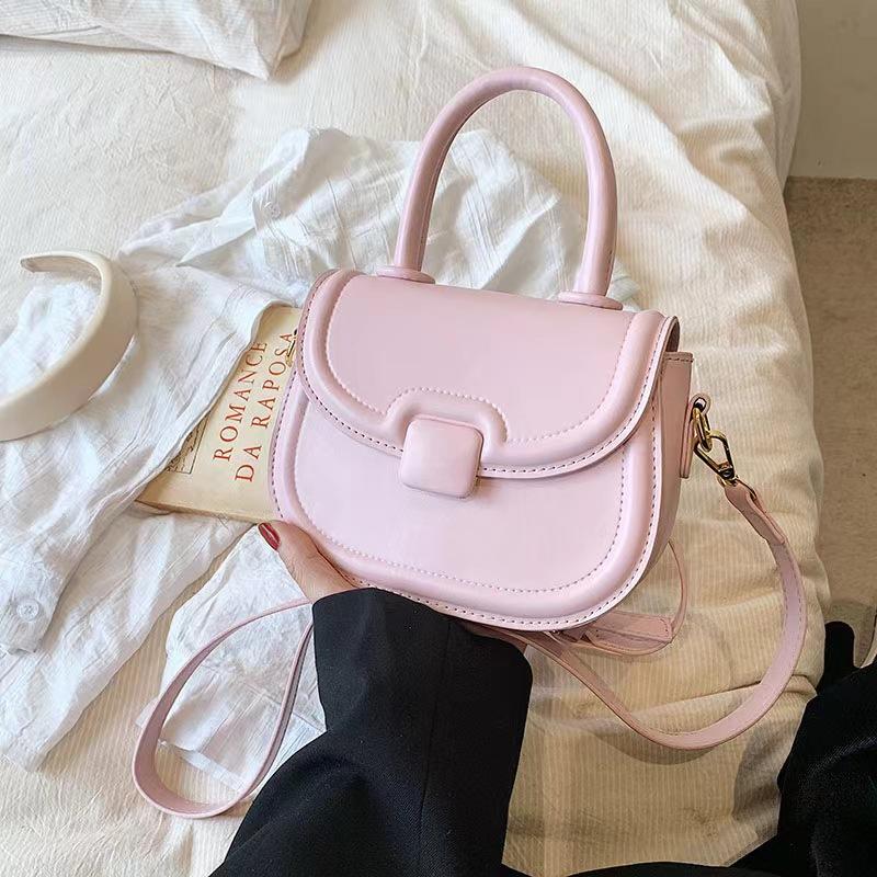 Premium Texture Trendy Fashion Shoulder Messenger Bag Niche Design Women Handbag Saddle Bag