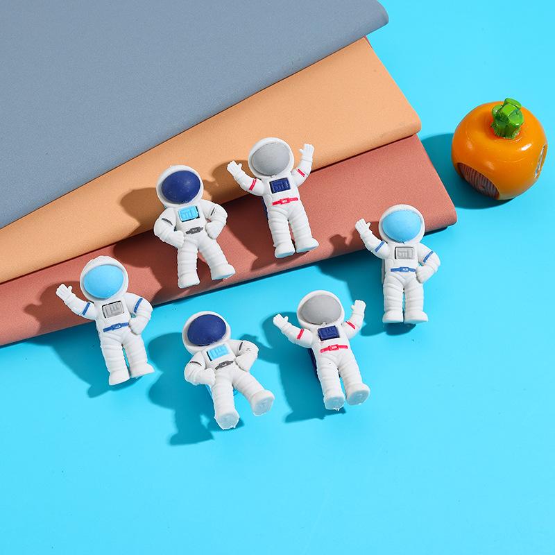 3Pcs/Lot Creative 3D Astronaut Eraser Cute Cartoon Spacemen Rubber Pencil Eraser for Kids School Stationery Student Award Gifts