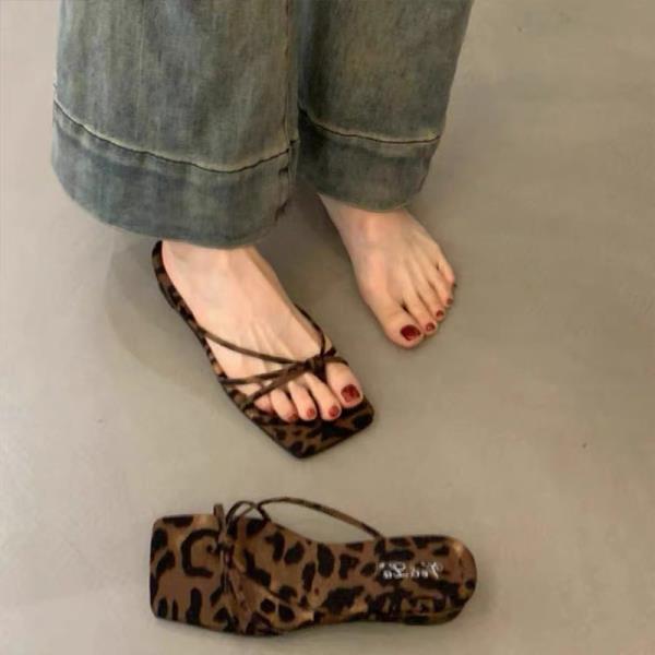 Fashion Shoes Woman 2025 Slippers Summer On A Wedge Heeled Mules Rubber Flip Flops Leopard High Hawaiian Slides Scandals Leopard