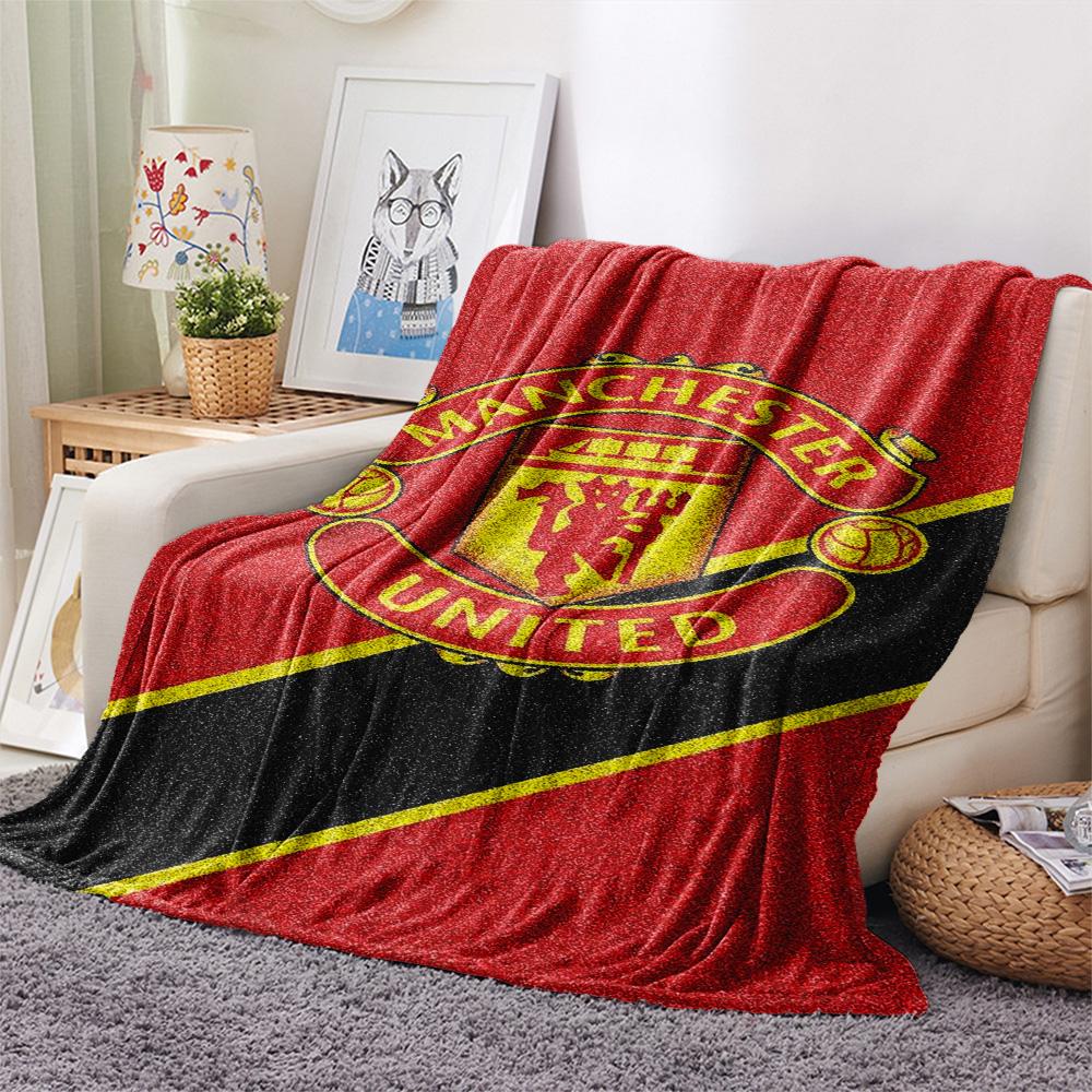 1 szt. Koc Flanelowy z Nadrukiem MANCHESTER UNITED Wysokiej Jakości Ciepły Komfortowy Pokrowiec na Wszystkie Pory Roku Idealny na Prezenty Wystrój Domu