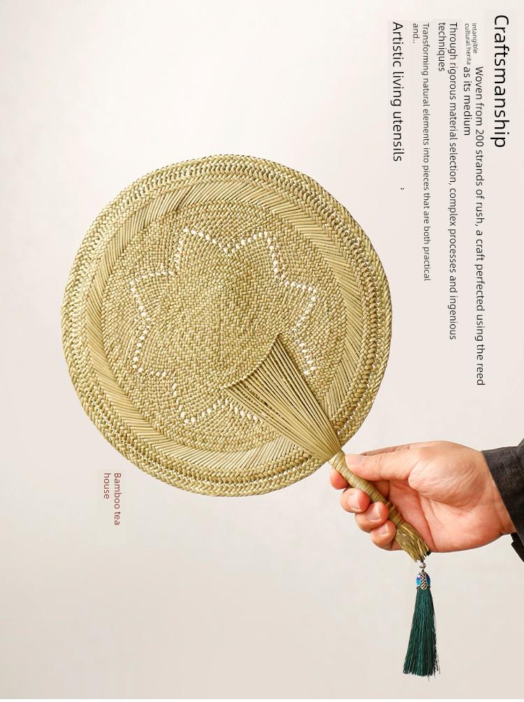 Hand-Woven Straw Fan for Summer Cooling and Mosquito Repellent, Portable Banana Leaf Fan with Classical Tassels, Old-Fashioned Fan