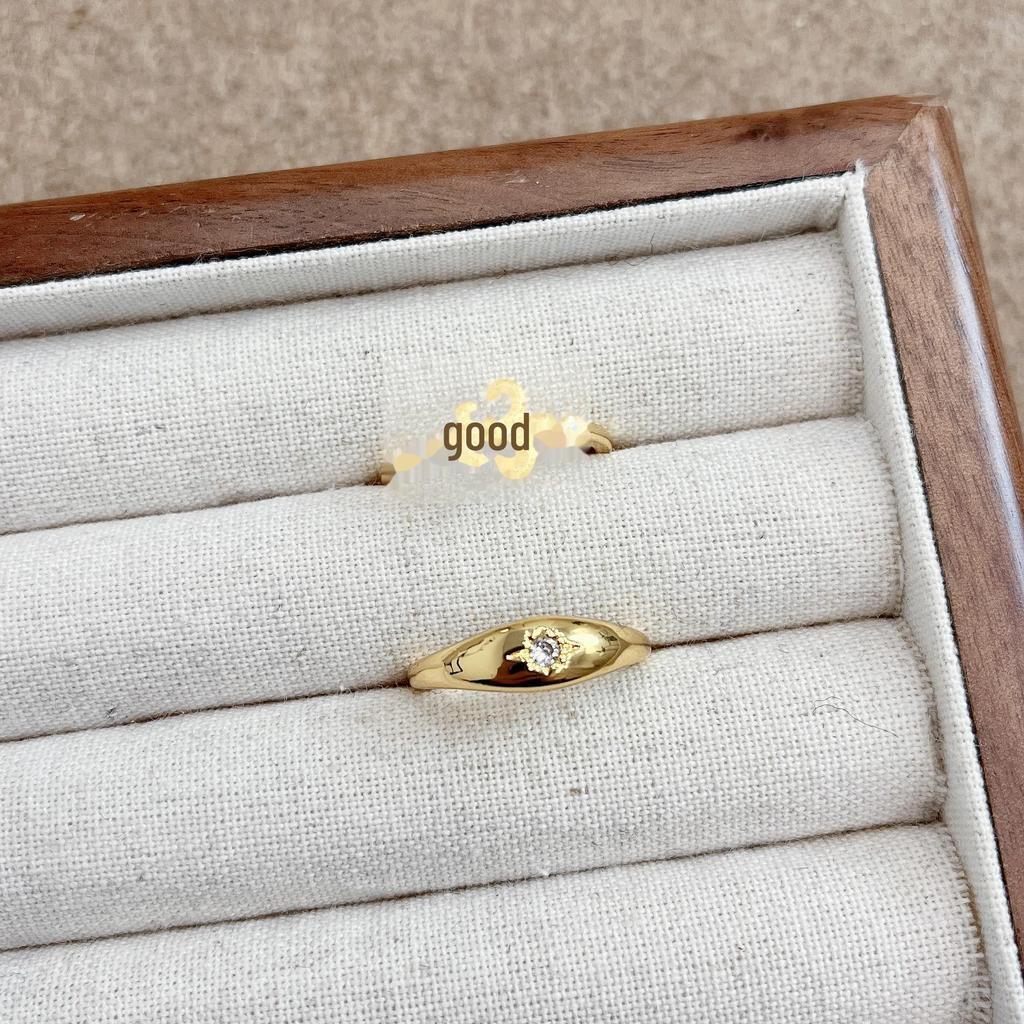 Retro Golden Iris Stacking Ring: Elegant Court-Style Index Finger Accessory