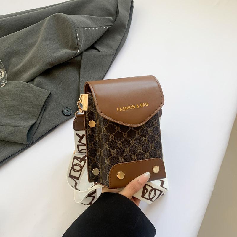 Fashion Is Popular This Year 2025 Summer Casual Small Fresh Mobile Phone Bag Women's Bag New Trendy and Beautiful Shoulder Small Square Bag