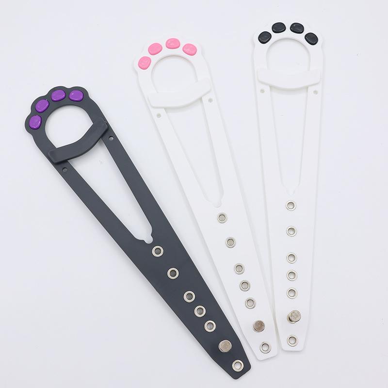 A Cat-elastic Door Lock with A Cat Door Bracket Latch To Prevent Dogs From Entering