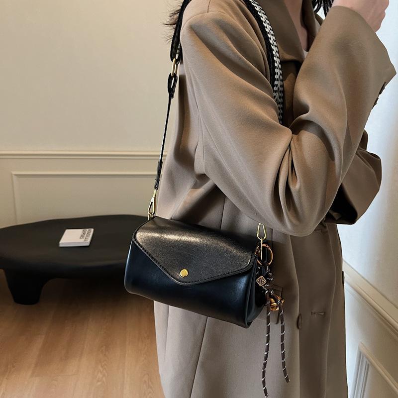 Premium Textured Bag Women's 2025 New Popular Niche Messenger Bag Fashionable Tofu Bag Small Square Bag