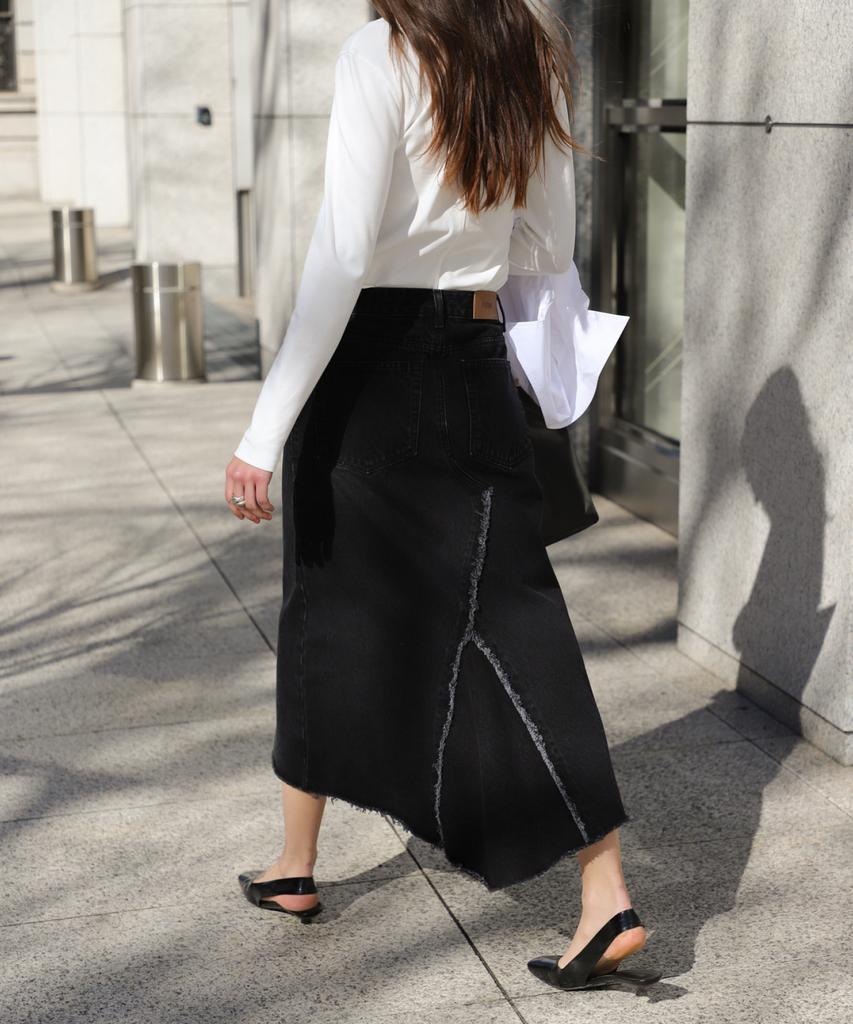 Peulloujin Calf Denim Skirt_Black_Sa24Fwdn005