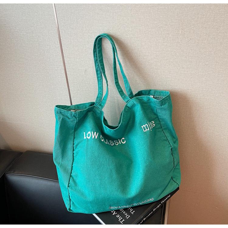 

Korean casual women s tote bag, new large-capacity letter-printed canvas bag ins versatile commuter shoulder bag зелёный
