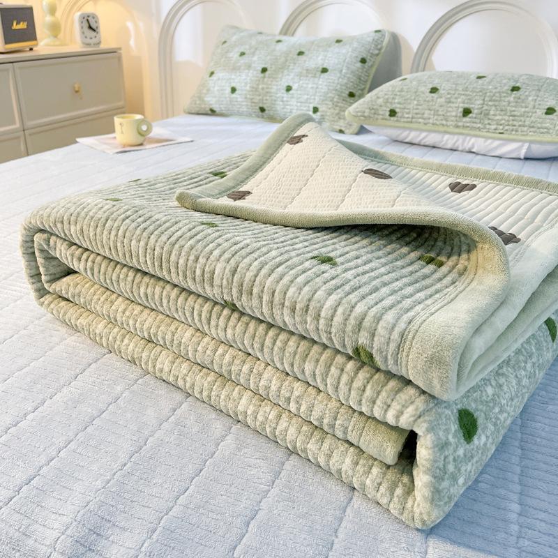 Zimní silný mléčný sametový přehoz na postel, tatami rohož s bavlněným kang přehozem, protiskluzová matrace, hřejivé prostěradlo z korálového sametu