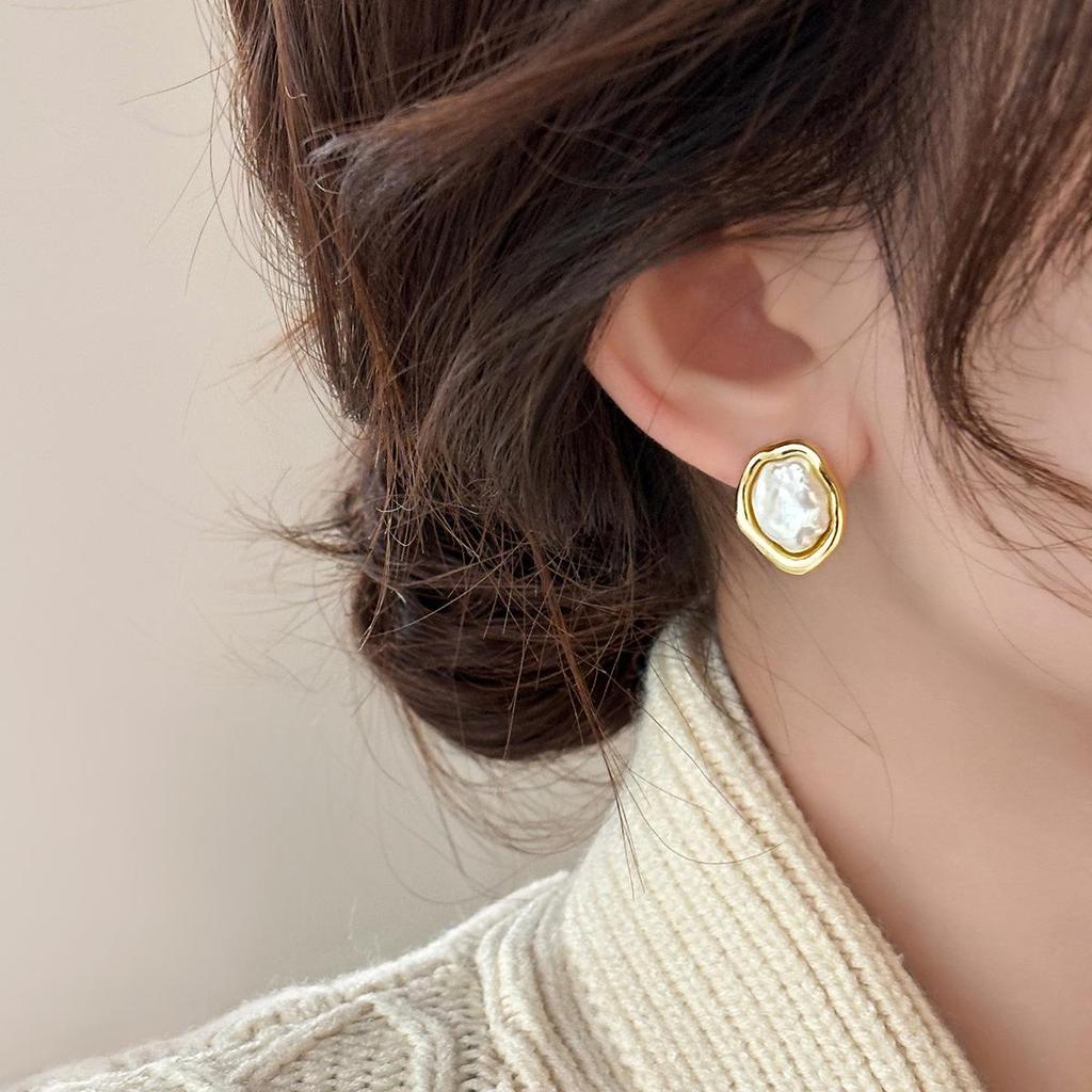 Korean Irregular Pearl Ear Cuff: Elegant Retro Stud Earrings