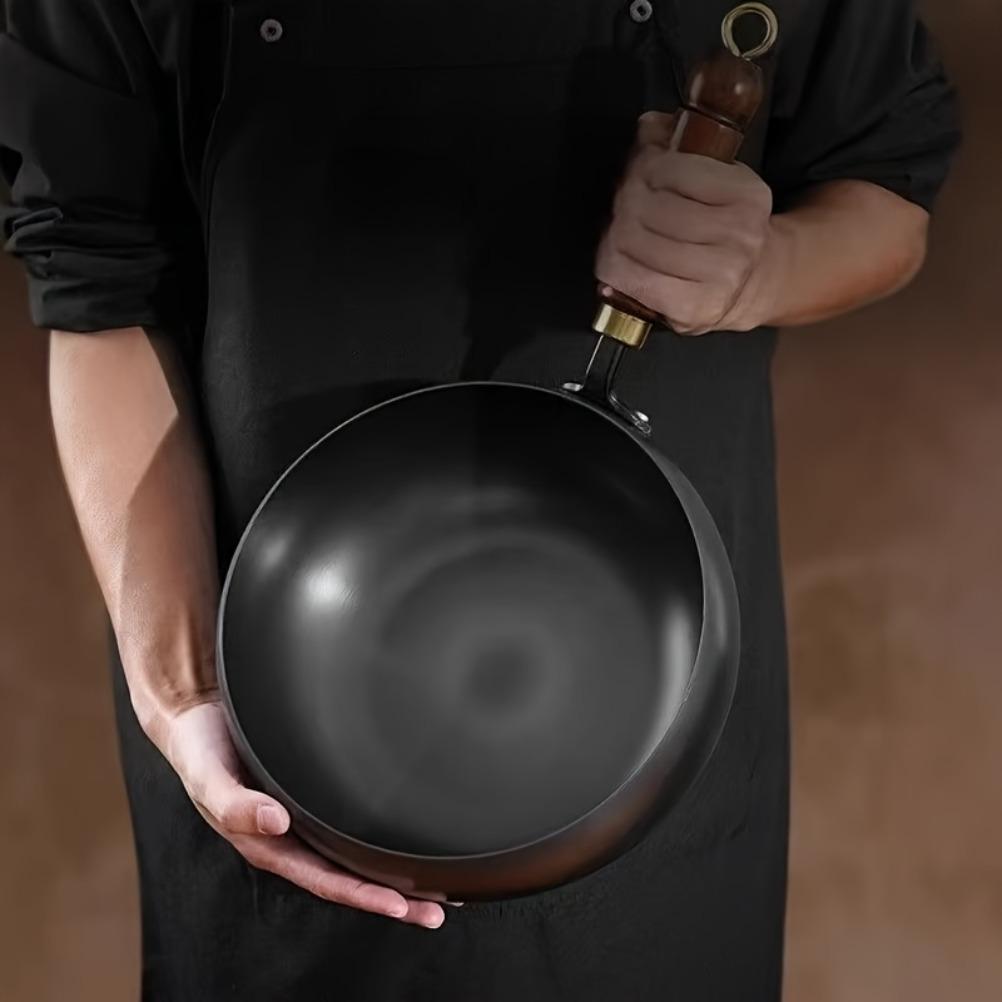 Handmade Wok Cast Iron Pot with Large Belly Irror Surface Non-Stick Wokes Pans No Coating Saucepan Splash-Proof Design Wokes Pan