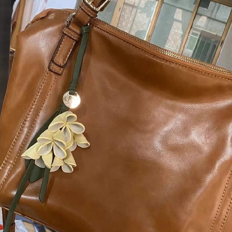 Stylový kožený klíčenka Zlatý květ Osmanthu Dekorace interiéru auta Moderní inspirováno Čínou Lehká klíčenka