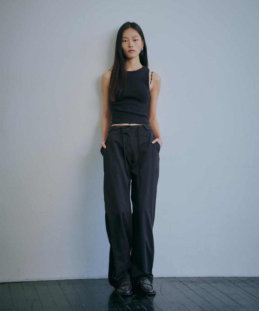 Baegsi Strap Side Tuck Pants, Black
