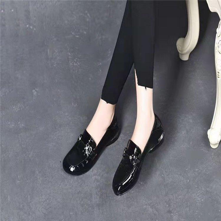 

Новые туфли из мягкой кожи, женские универсальные туфли на среднем каблуке, с мягкой подошвой, с открытым верхом, на толстом каблуке, маленькие кожаные туфли, женская обувь большого размера 39 чёрный