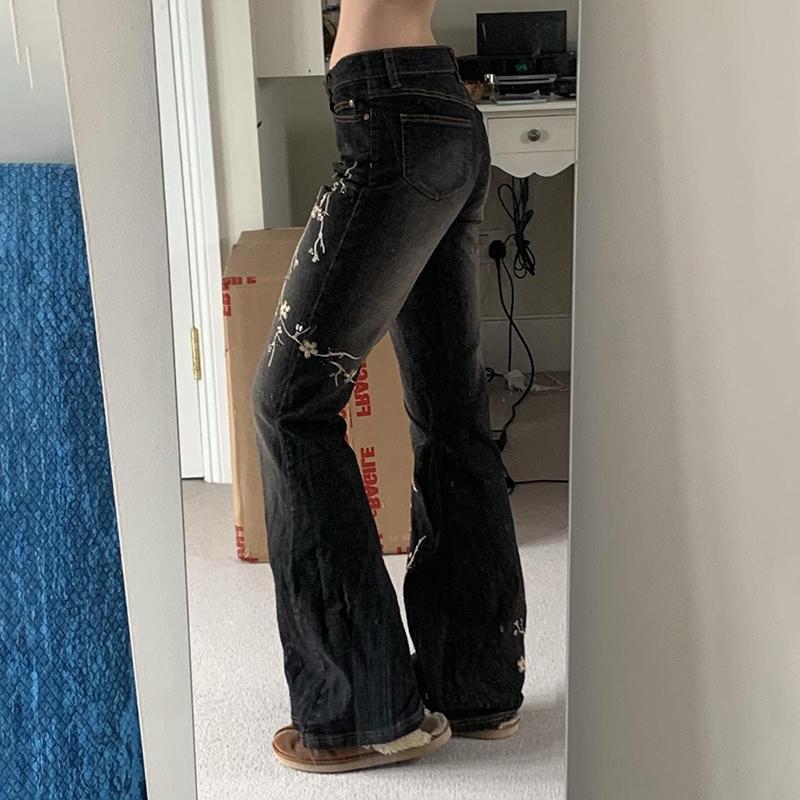 Floral Embroidery Jeans Vintage 2000s Low Rise Flared Jeans Women Retro Y2k Baggy Denim Pants High Street Basic Trousers