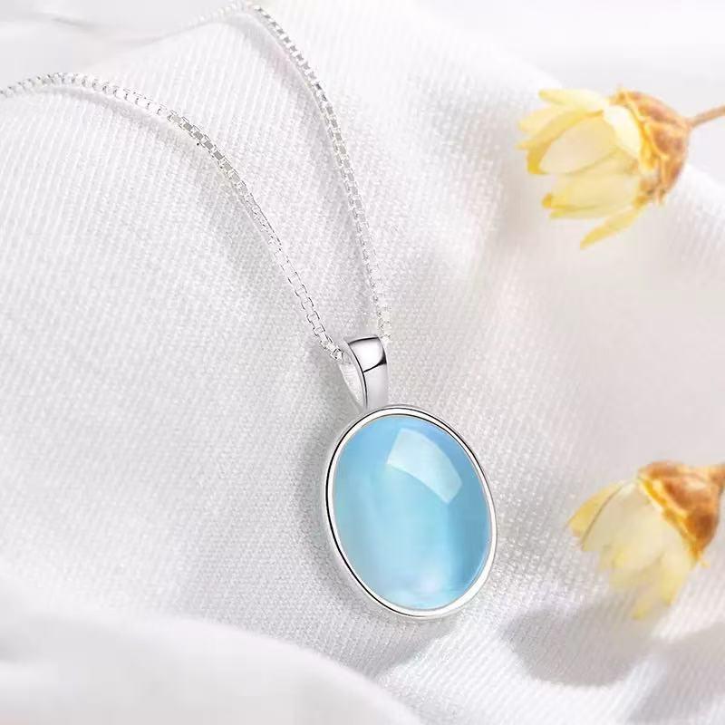Oval Crystal Pendant Necklace for Women - Elegant and Versatile Clavicle Chain