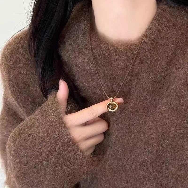 Autumn and Winter Tiger's Eye Stone Leather Rope Pull Necklace Female Merad Yadan Long Sweater Chain Simple and Fashionable Collarbone Chain