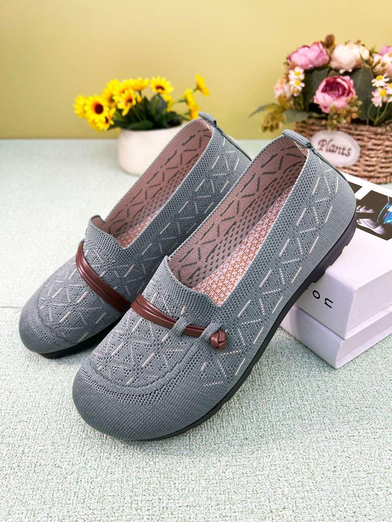 Spring/Summer 2025 Lightweight Slip-On Flyknit Flat Shoes for Middle-Aged & Elderly Women