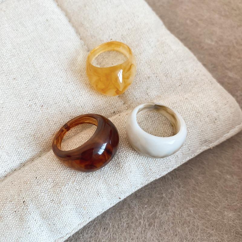 Resin geometric ring set, niche high-end dopamine index finger ring, simple fashion trend jewelry ring.