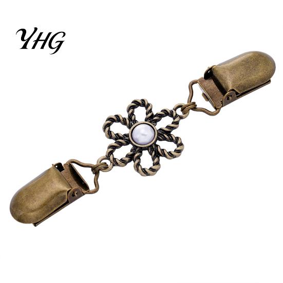 Hollow Flower Clips Cardigan Sweater Clip, Vintage Women Clothing Clip with Waist Tightener Faux Pearl, Cincher for Dress Shawl Pants