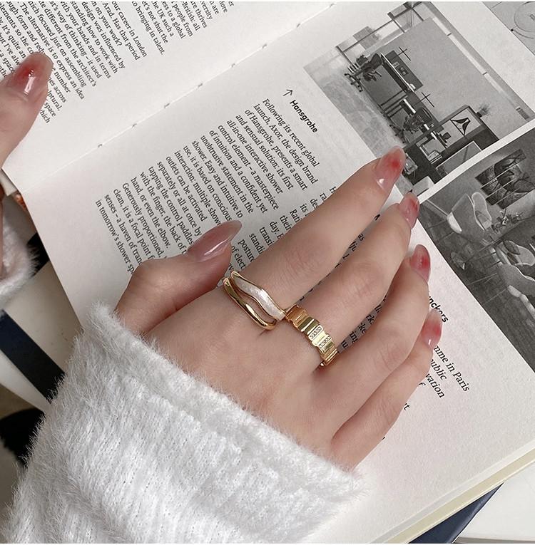 Layer Fashionforward Double Ring With Stunning White Shell Detail And Adjustable Size