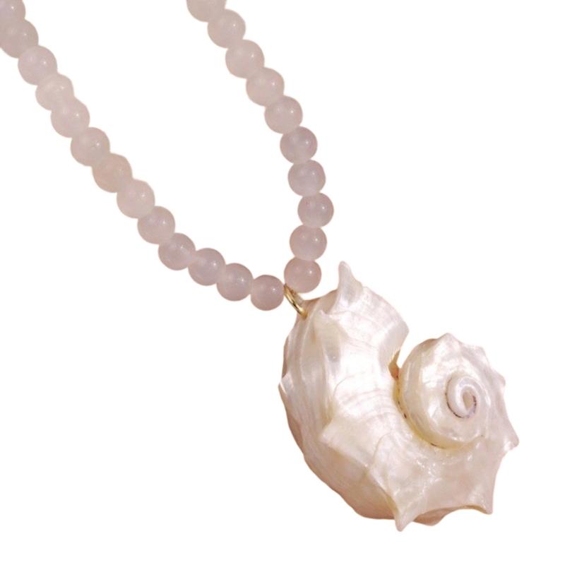 

Handcrafted Oceanics Conch Necklace Natural Marine Theme Jewelry Ideal Gift for Seaside Enthusiasts
