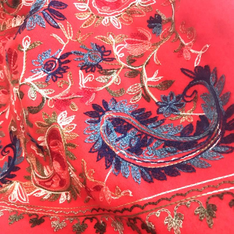 Autumn and winter embroidery versatile embroidery shawl Guo Biting cashew nut flower imitation cashmere scarf women