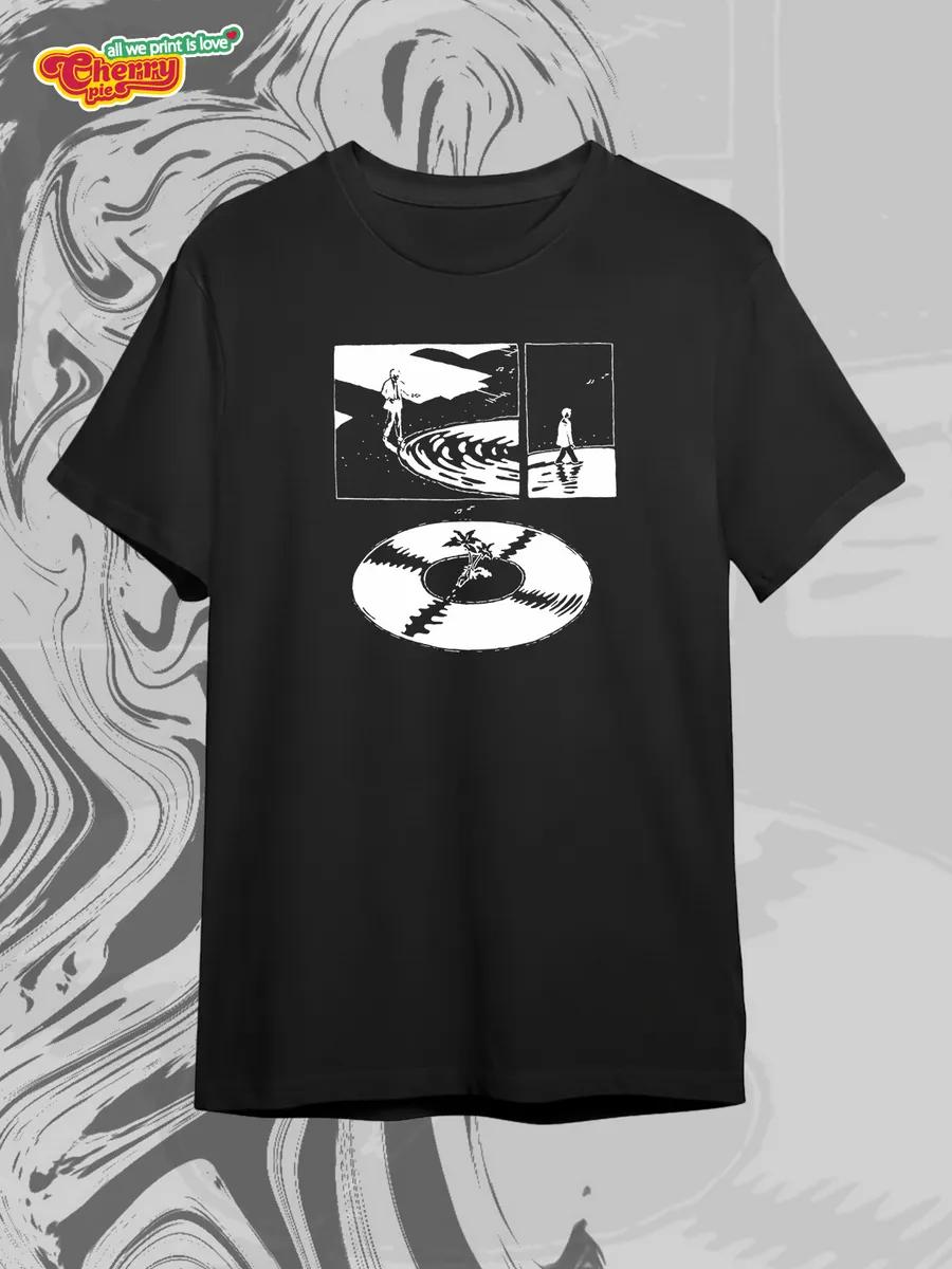 Black T-shirt with pirate flag print L