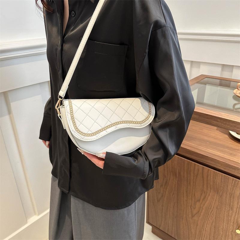 Solid Color Texture Simple and Fashionable Crossbody Bag In Spring New Style Small Fragrance Korean Style Fashionable Casual Saddle Bag