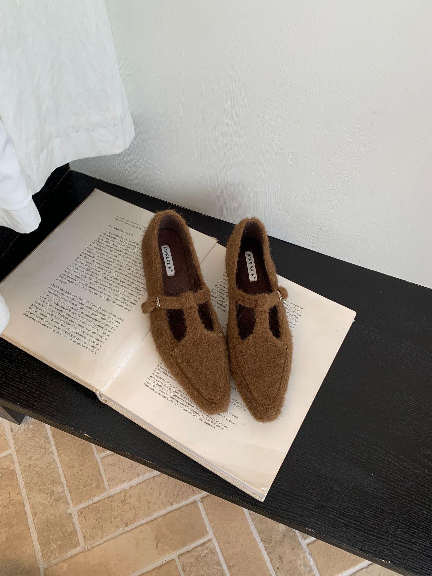 

French one-word buckle with Mary Jane shoes shallow mouth splicing retro mountain commuting height increase single shoes women s commuting style 39 коричневый