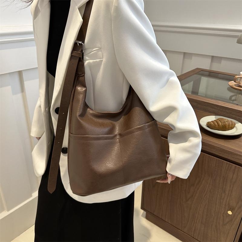 Women's New Winter Casual Trendy One-shoulder Crossbody Bag Solid Color Commuter Bucket Bag
