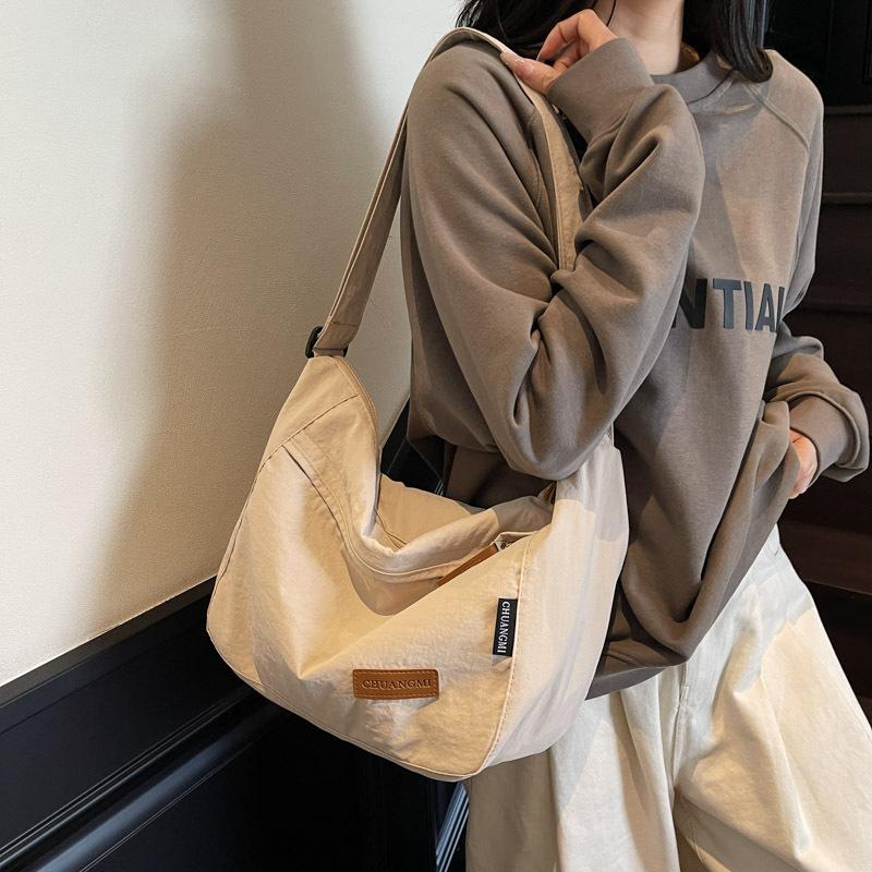 Light And Versatile Large-Capacity Tote Bag Women'S Summer Commute Leisure Travel Messenger Canvas Bag