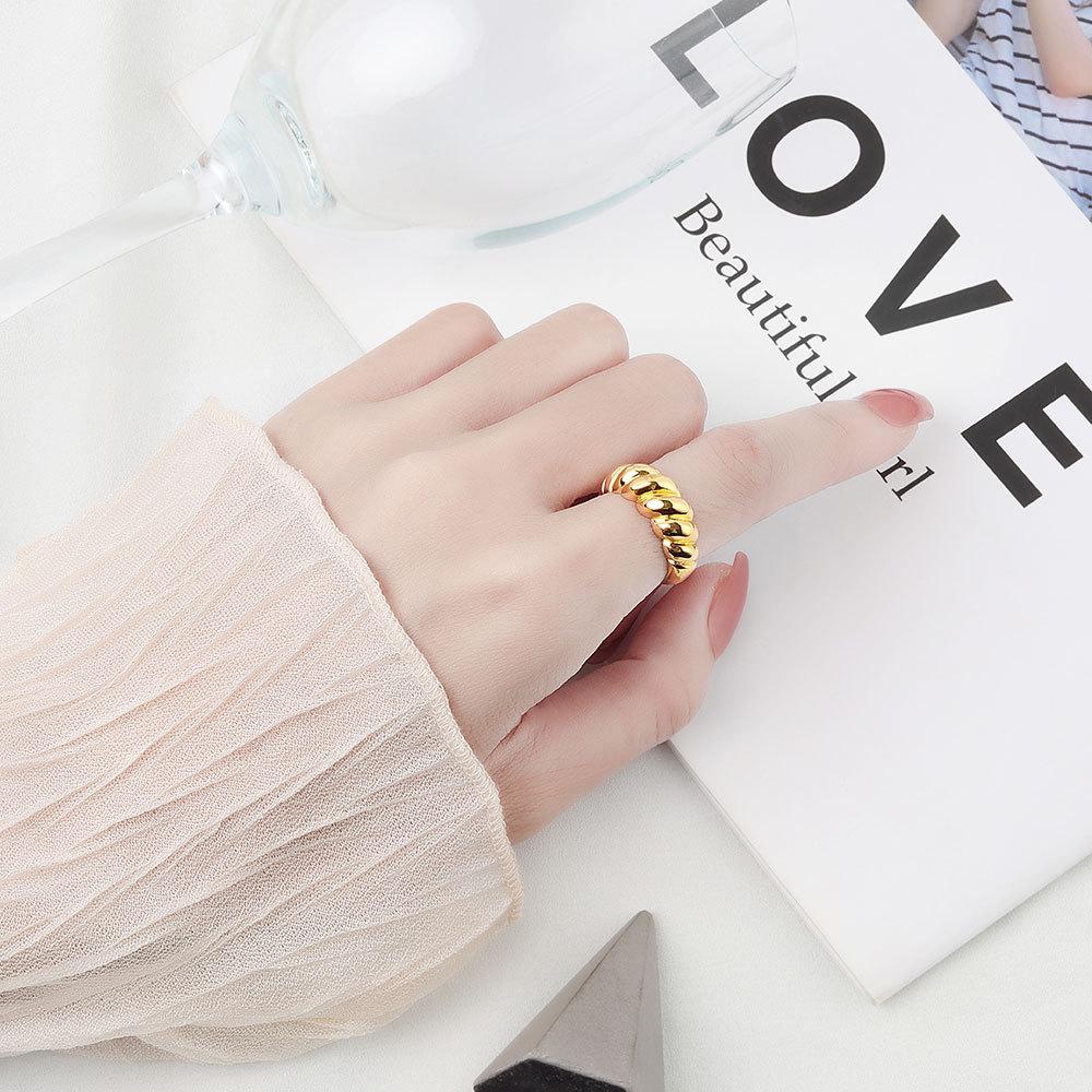 Trendy Niche Twisted Croissant Shaped Minimalist Open Index Ring Simple Statement Jewelry For Women